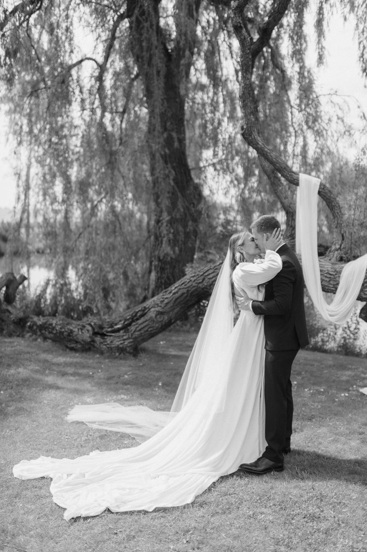 ROMANTIC WEDDING AT ZOLTNERS BREWERY BARN | Evelina & David 124