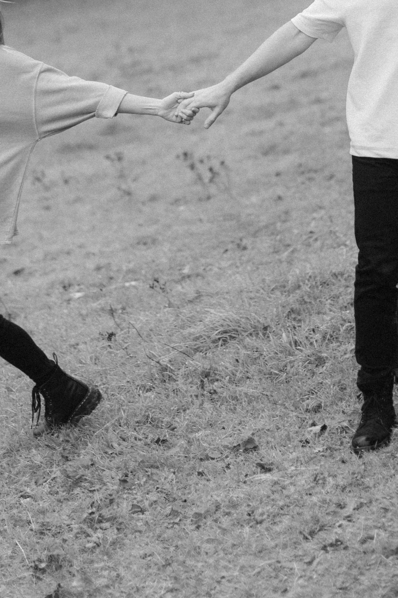 DRIZZLY WEATHER CHILTERN HILLS ENGAGEMENT PHOTO SESSION 44