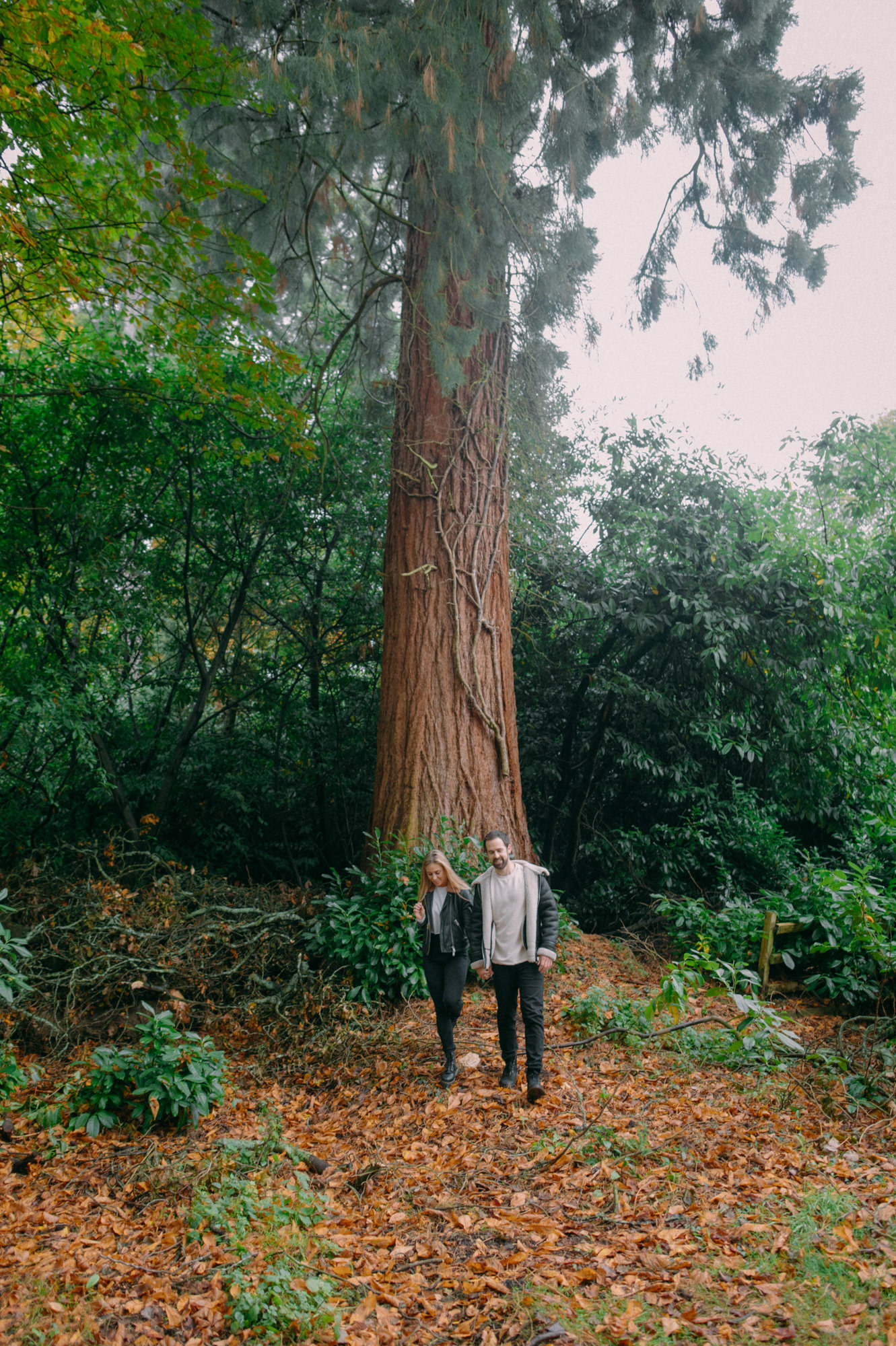 DRIZZLY WEATHER CHILTERN HILLS ENGAGEMENT PHOTO SESSION 59